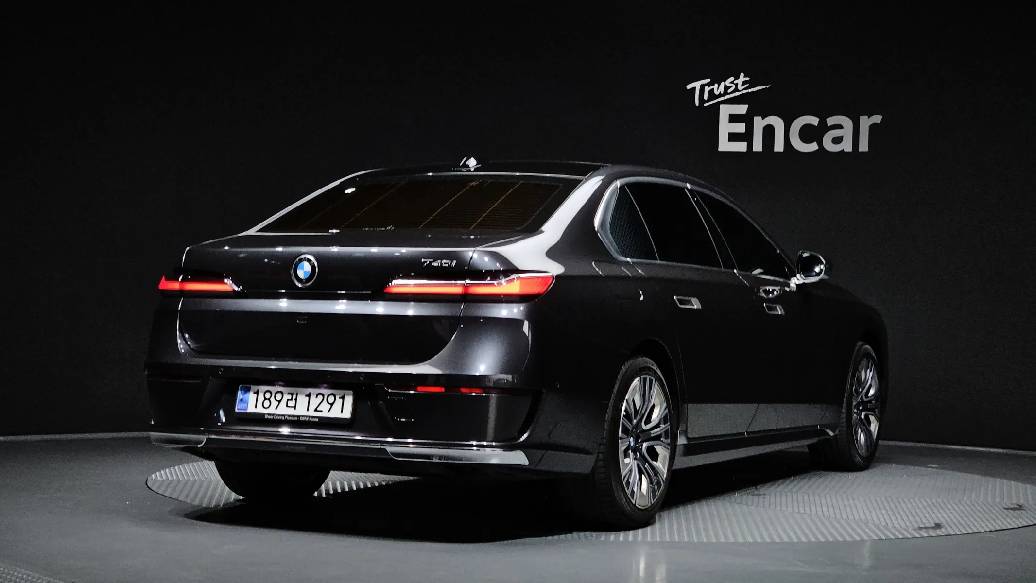BMW 7 Series (G70) 740i sDrive 2023 2/39