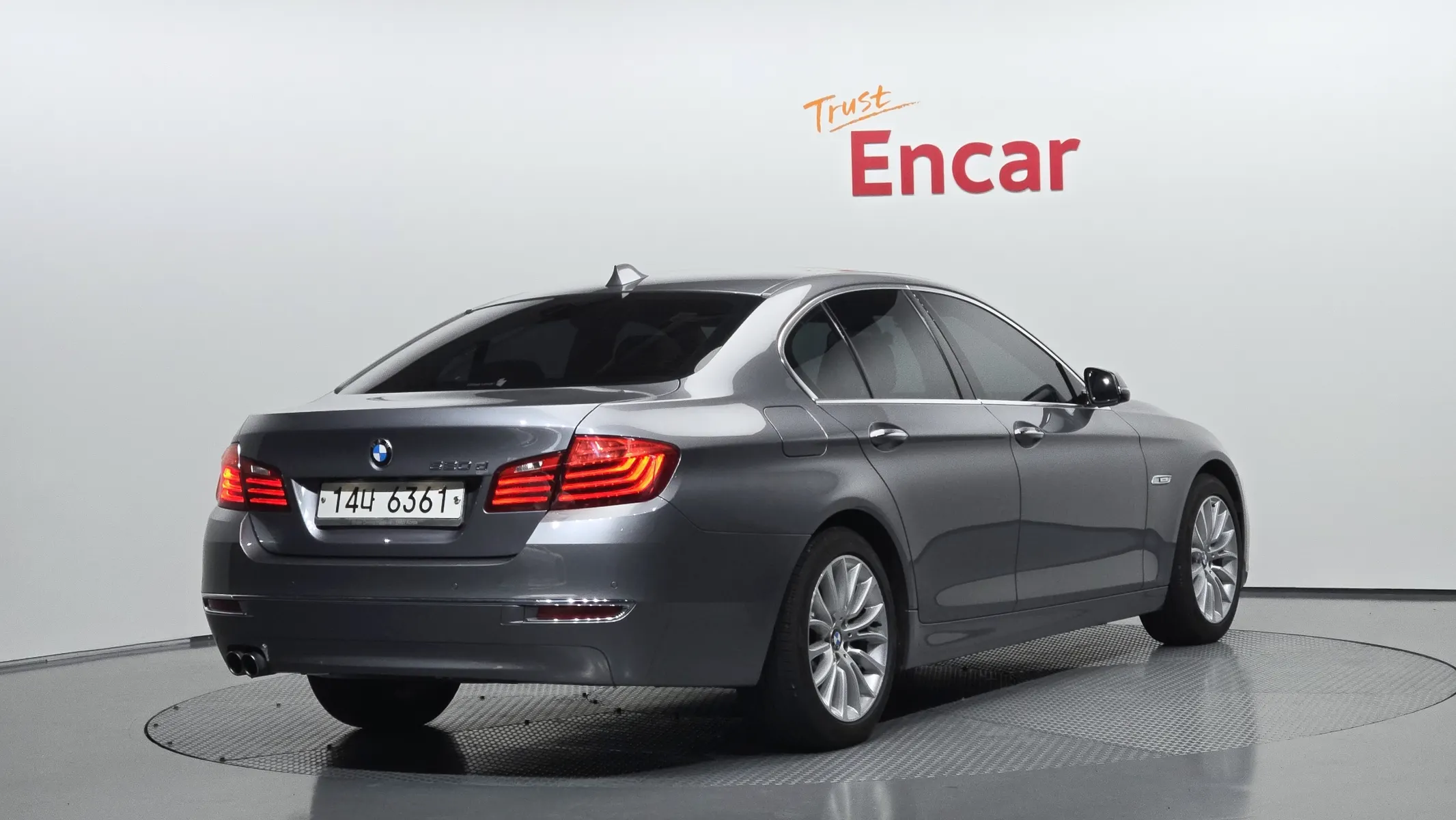 BMW 5 Series (F10) 520d 2013 2/35