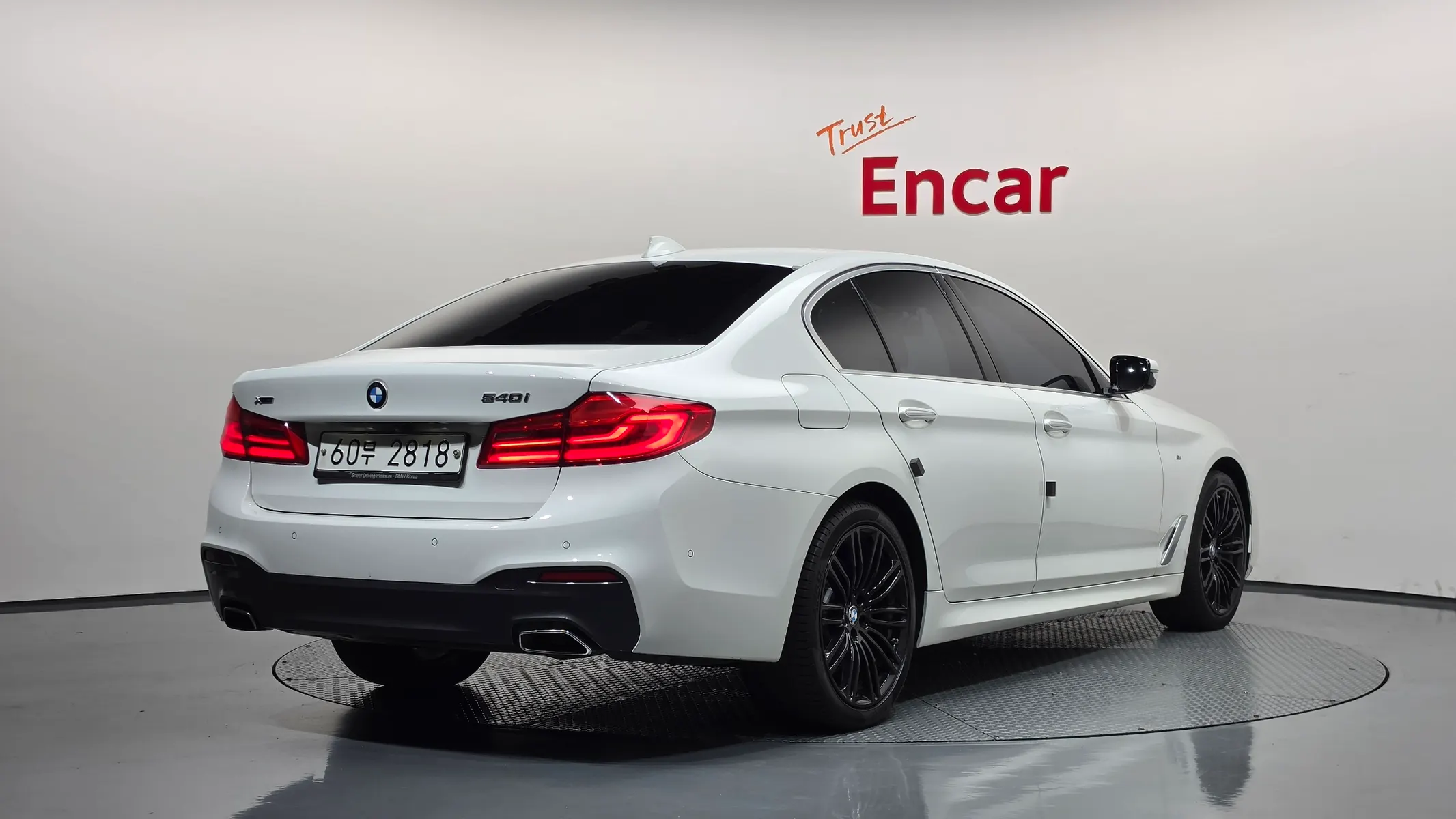 BMW 5 Series (G30) 540i xDrive M 2018 2/35