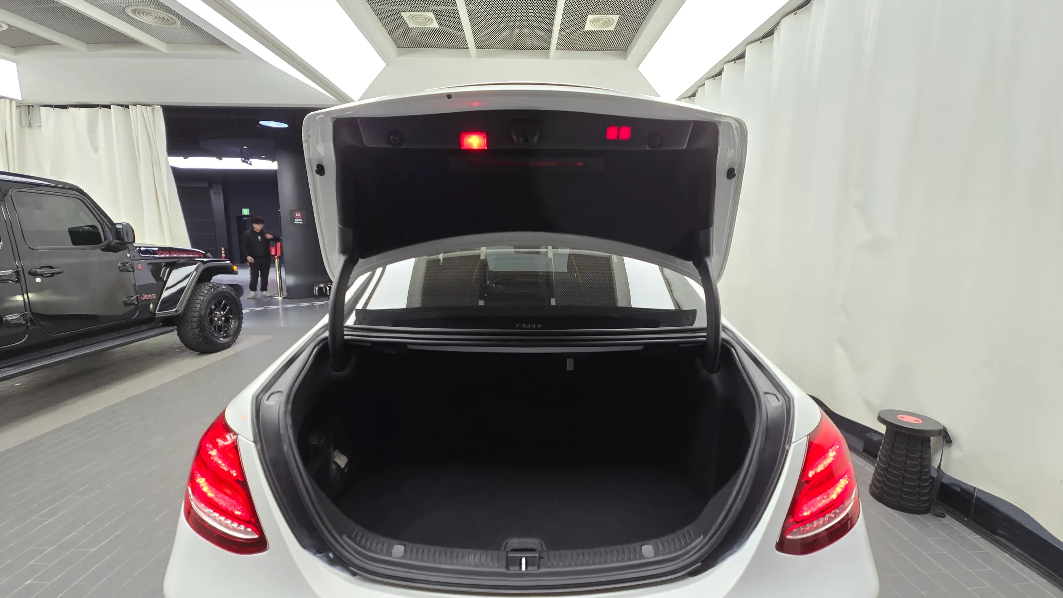 Mercedes-Benz E-Class W213 E300 4MATIC 2018 20/21