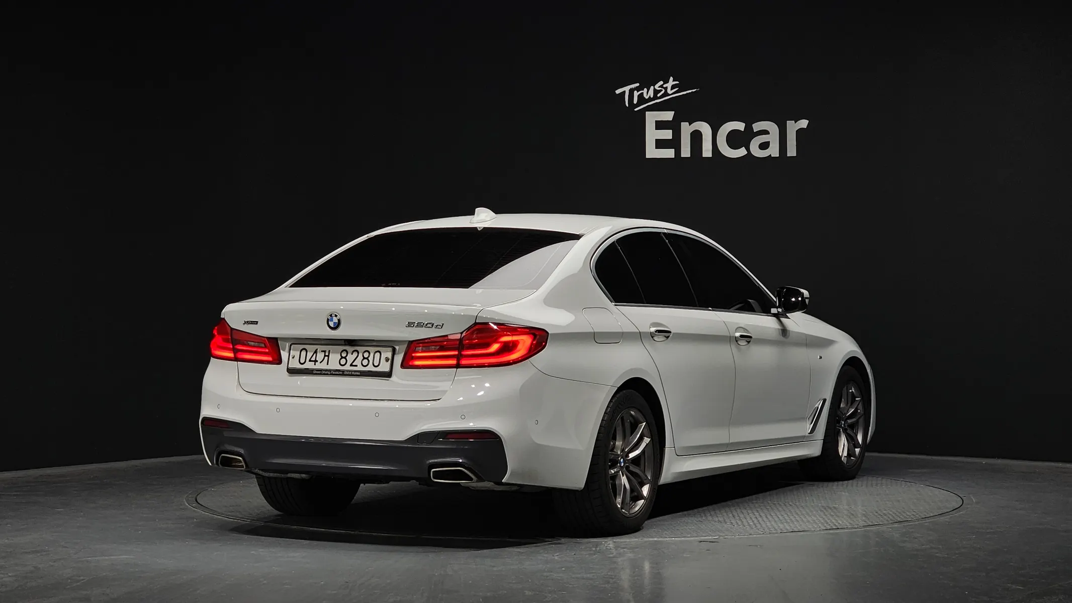 BMW 5 Series (G30) 520d xDrive M 2017 2/21