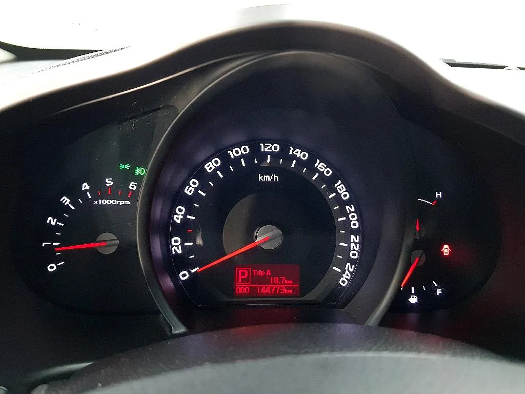 Kia R 4WD 2013 4/5