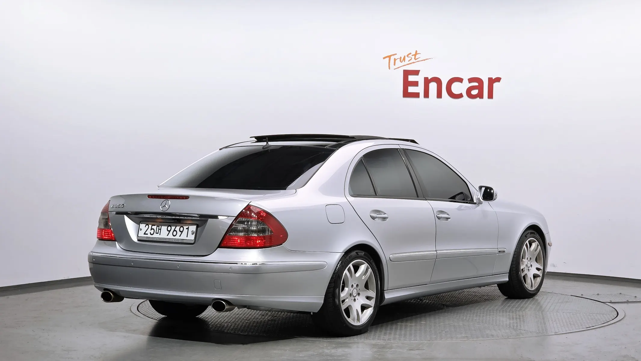 Mercedes-Benz E-Class W211 E350 2008 2/21