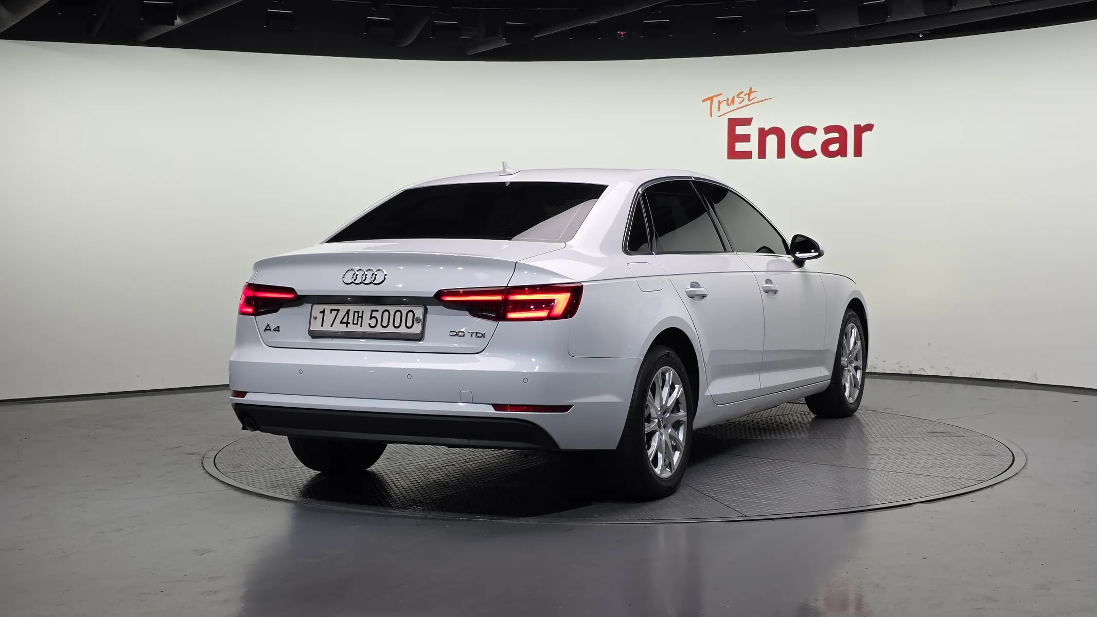 Audi A4 (B9) 30 TDI 2018 2/21