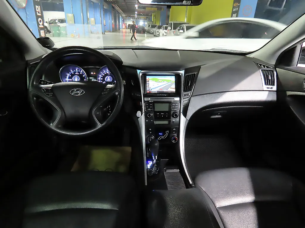 Hyundai YF LPI 2010 4/5