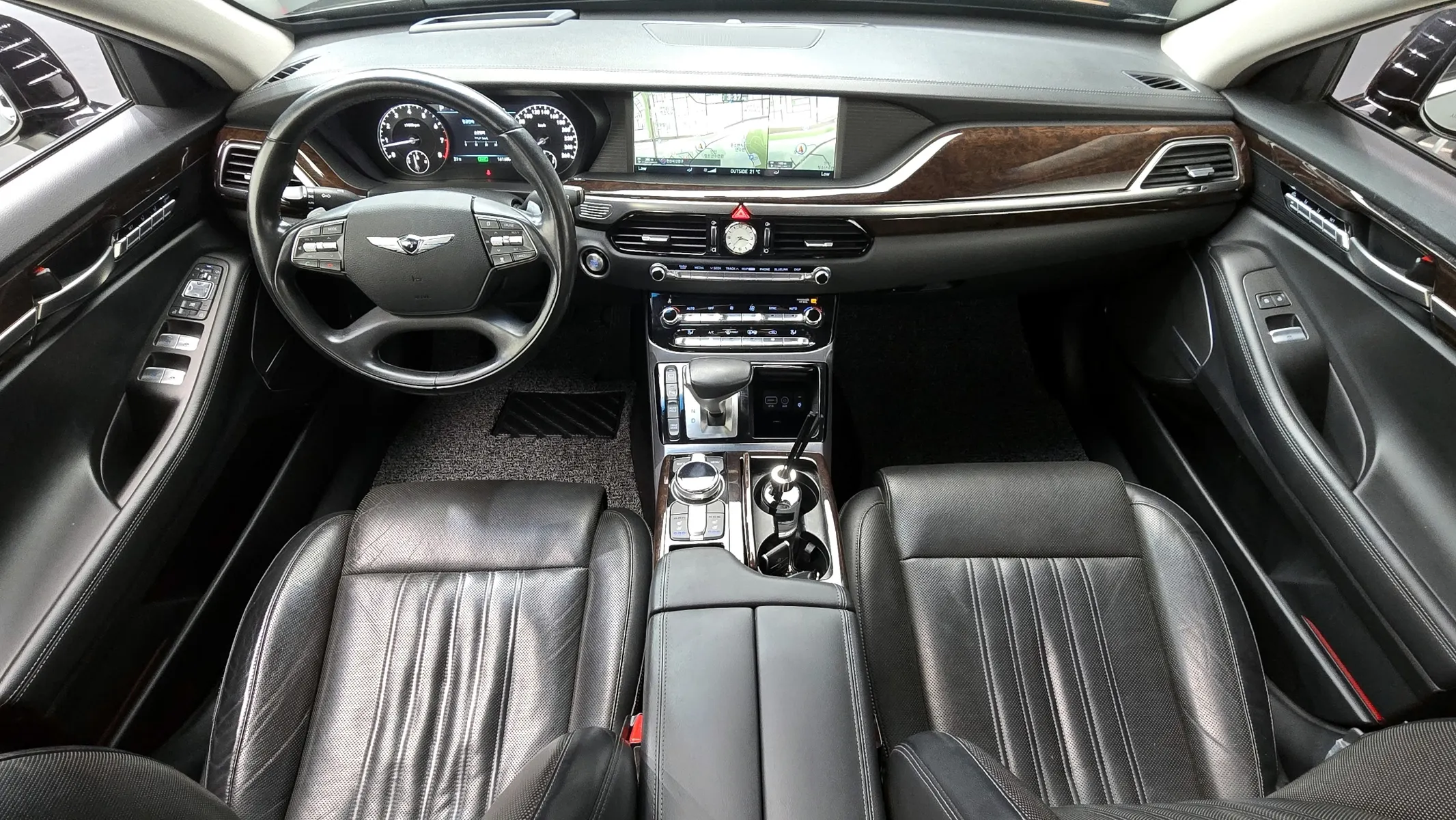 Genesis EQ900 3.3 T-GDI AWD 2016 4/5