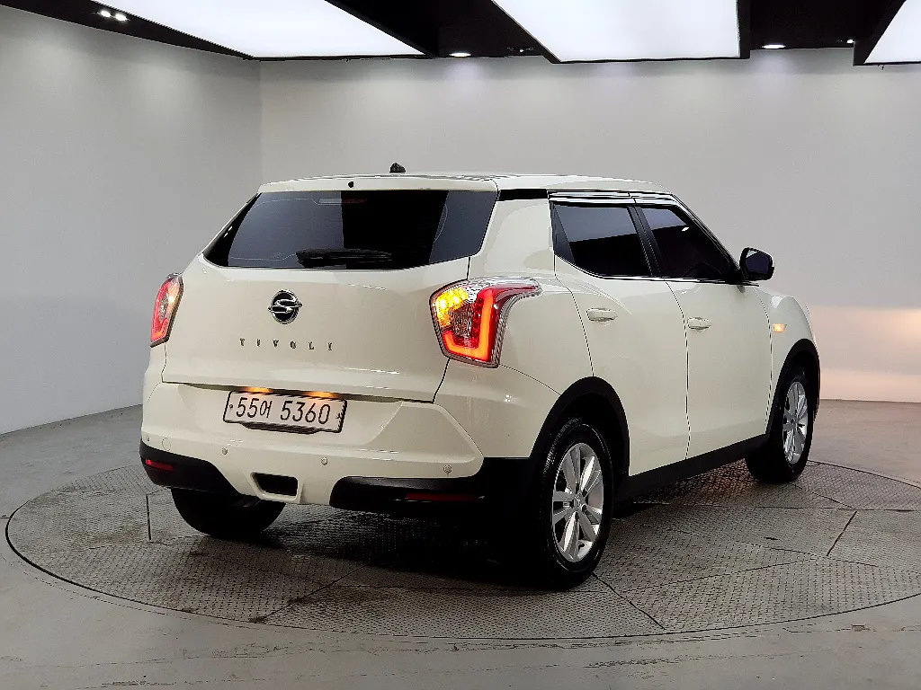 KG Mobility Tivoli TX 2WD 2015 3/5