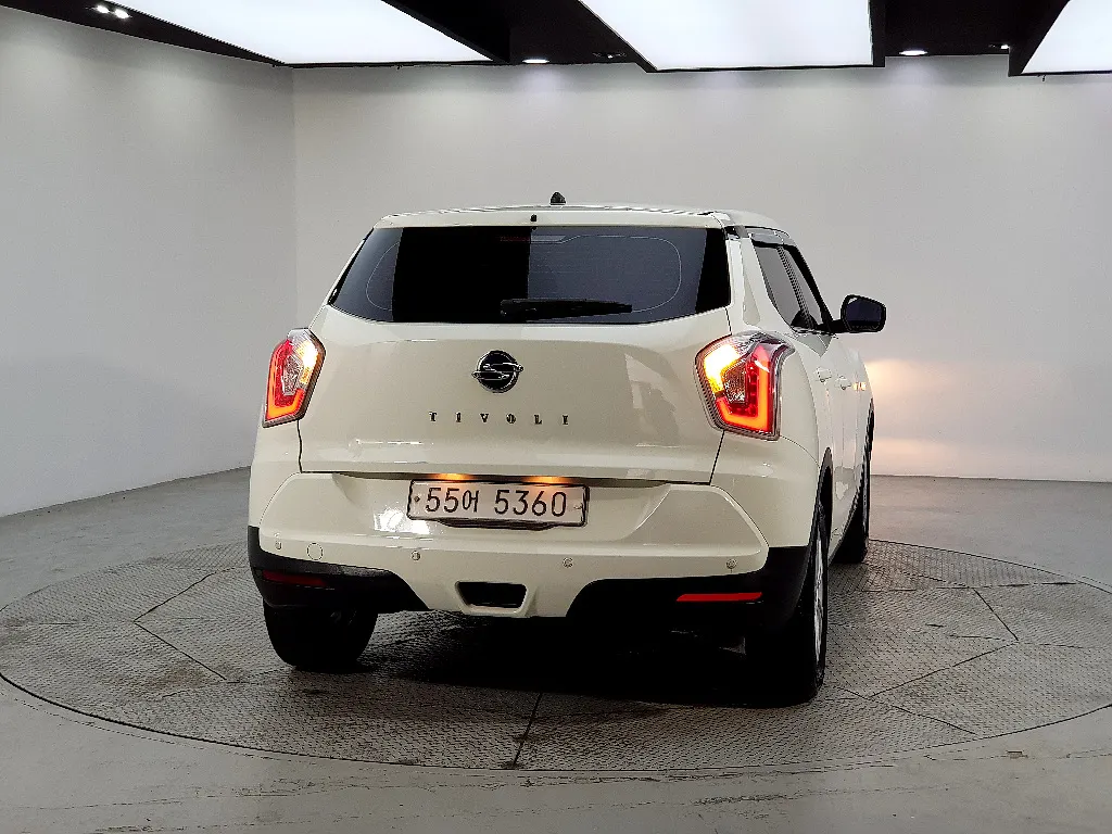 KG Mobility Tivoli TX 2WD 2015 2/5