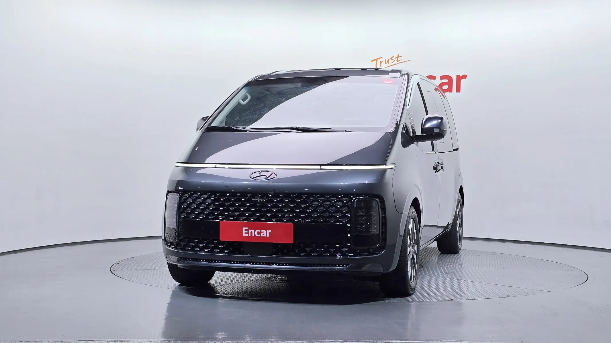Hyundai Staria 4WD 9 2022 2/5