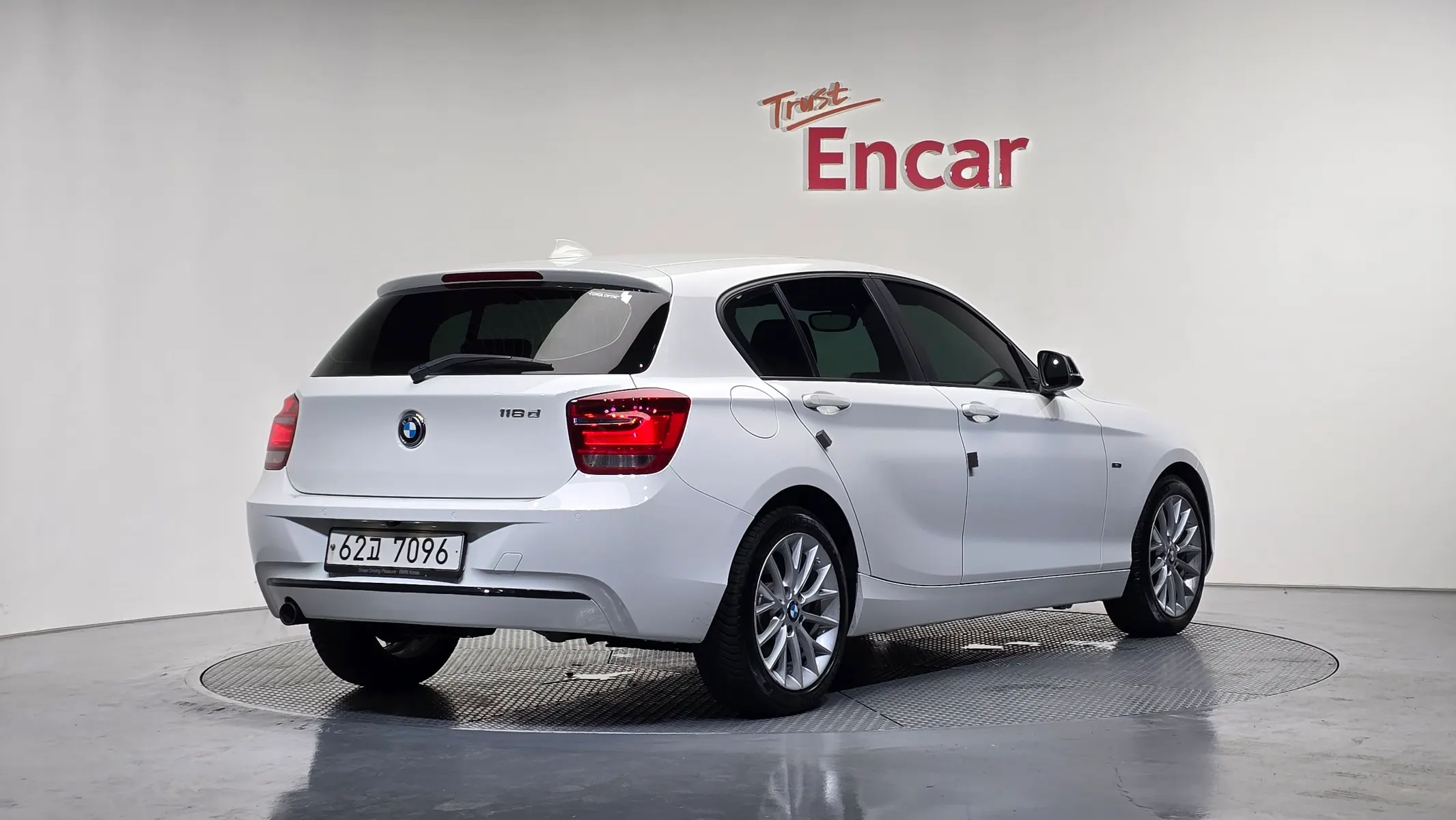 BMW 1 Series (F20) 118d 5 2015 2/32