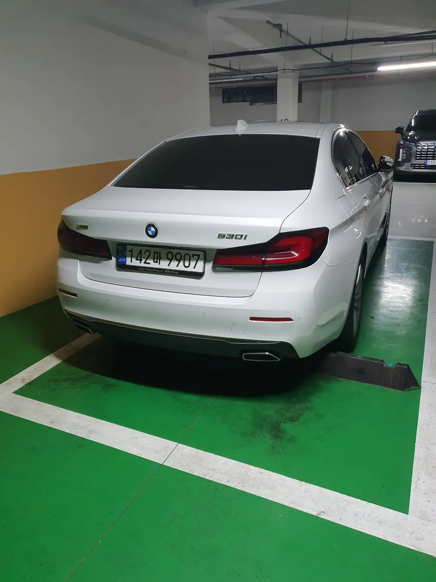 BMW 5 Series (G30) 530i xDrive 2023 2/13