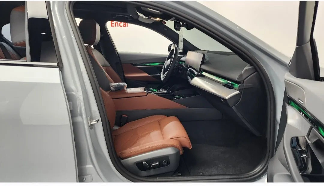 BMW 5 Series (G60) 530i xDrive M 2025 32/33