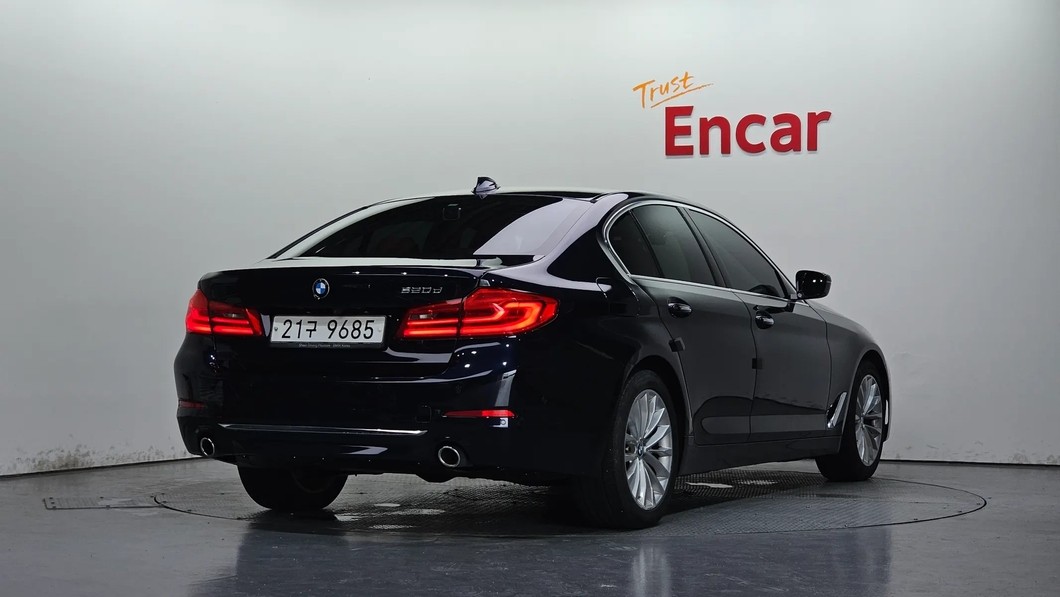 BMW 5 Series (G30) 520d 2018 2/31