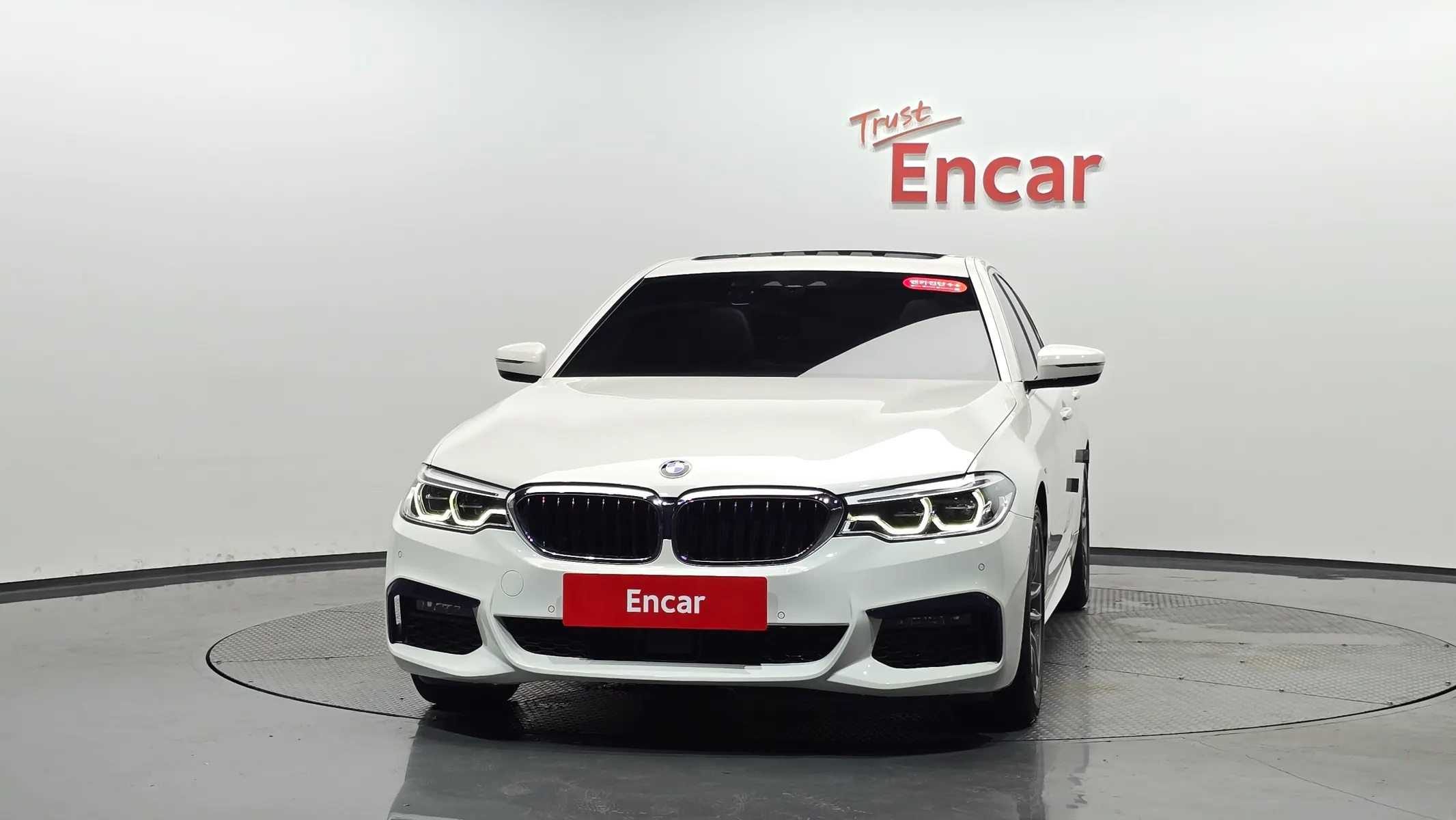 BMW 5 Series (G30) 520i M 2020 3/35