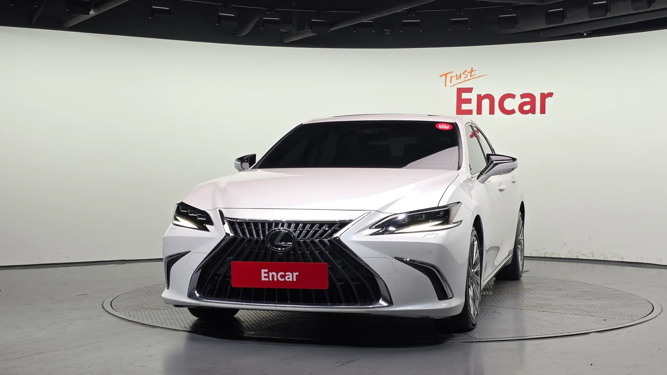 Lexus ES300h 7 2024 2/5