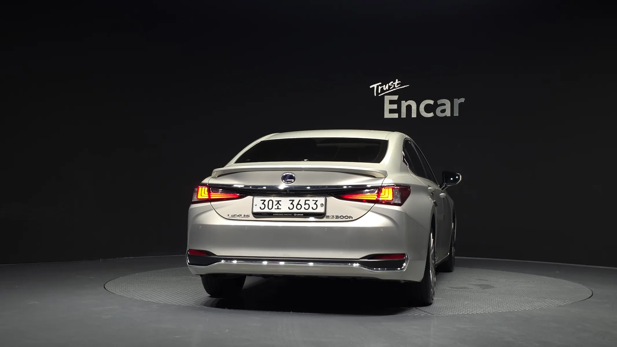 Lexus ES300h 7 2018 3/5