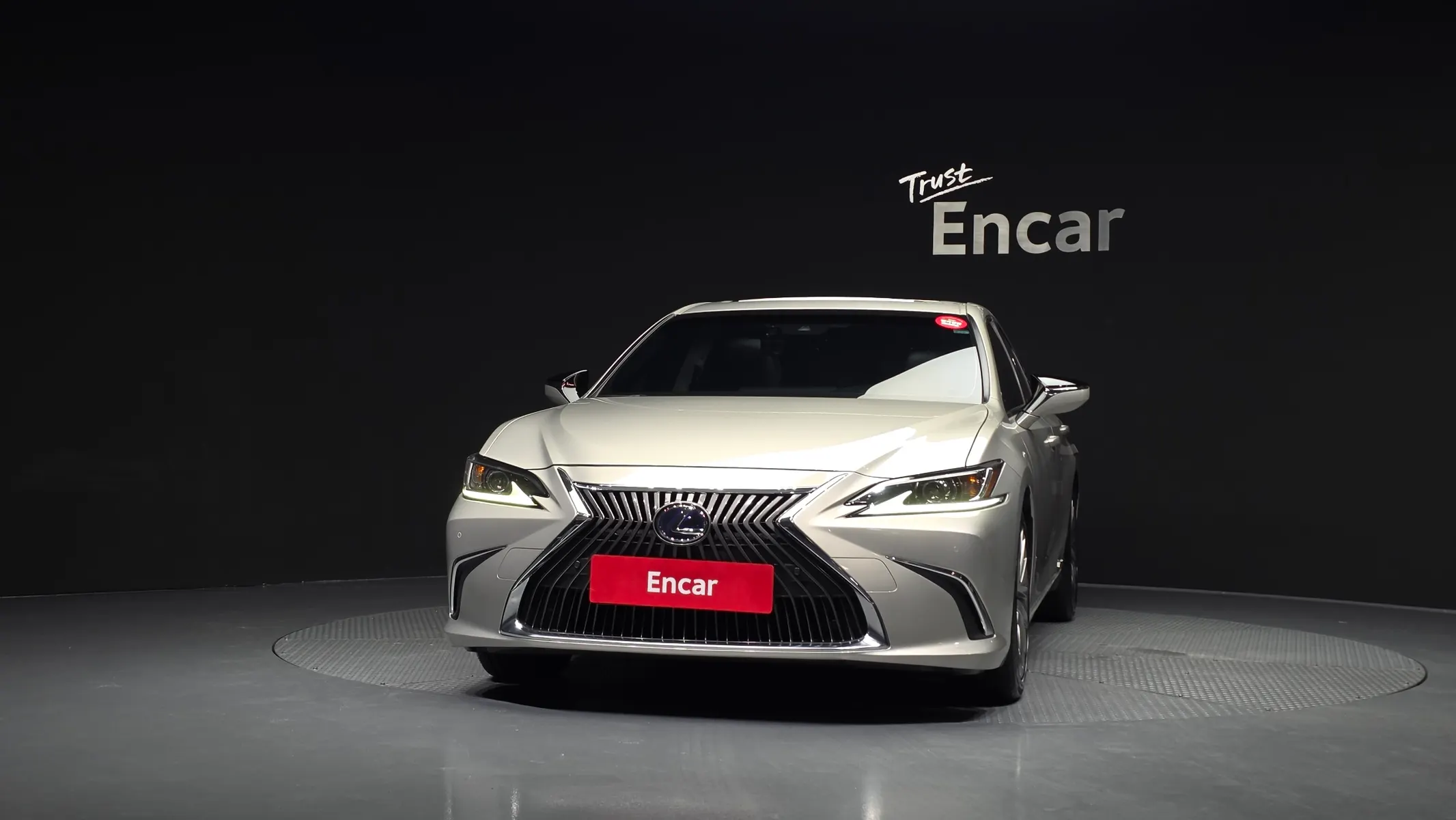Lexus ES300h 7 2018 2/5