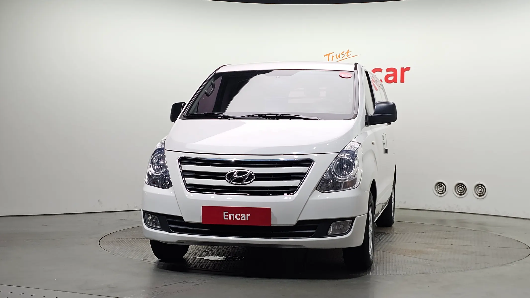 Hyundai Grand Starex 3 2016 2/5