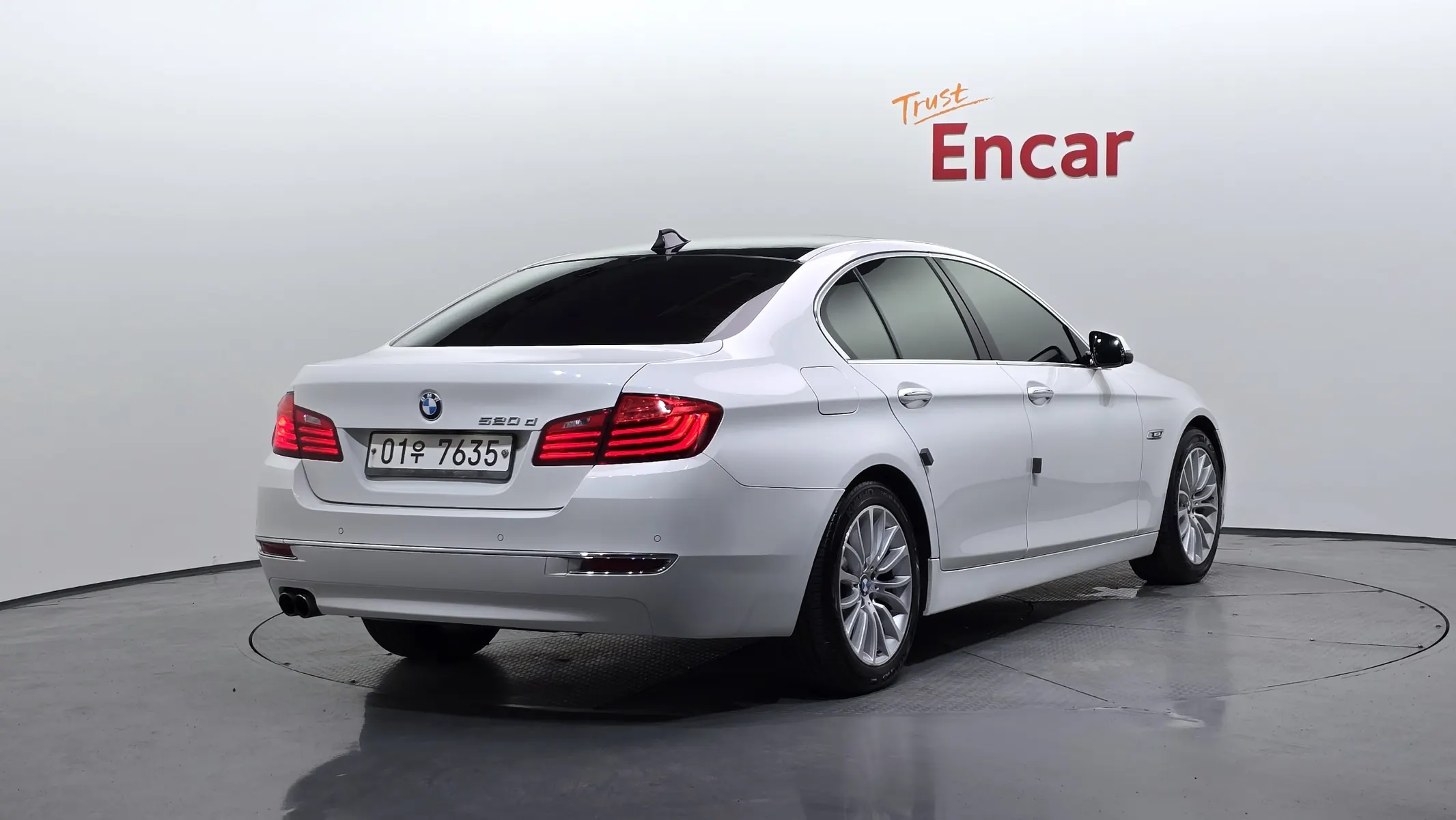 BMW 5 Series (F10) 520d 2015 2/21