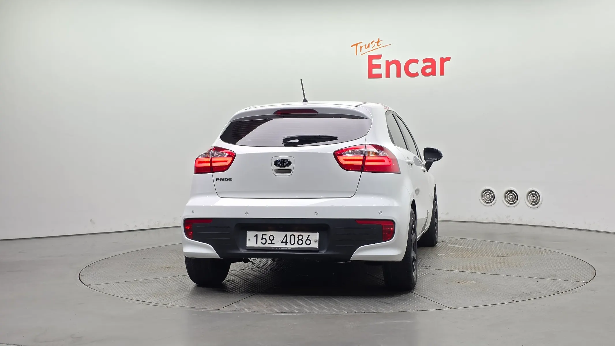 Kia 프라이드 1.4 2015 3/5