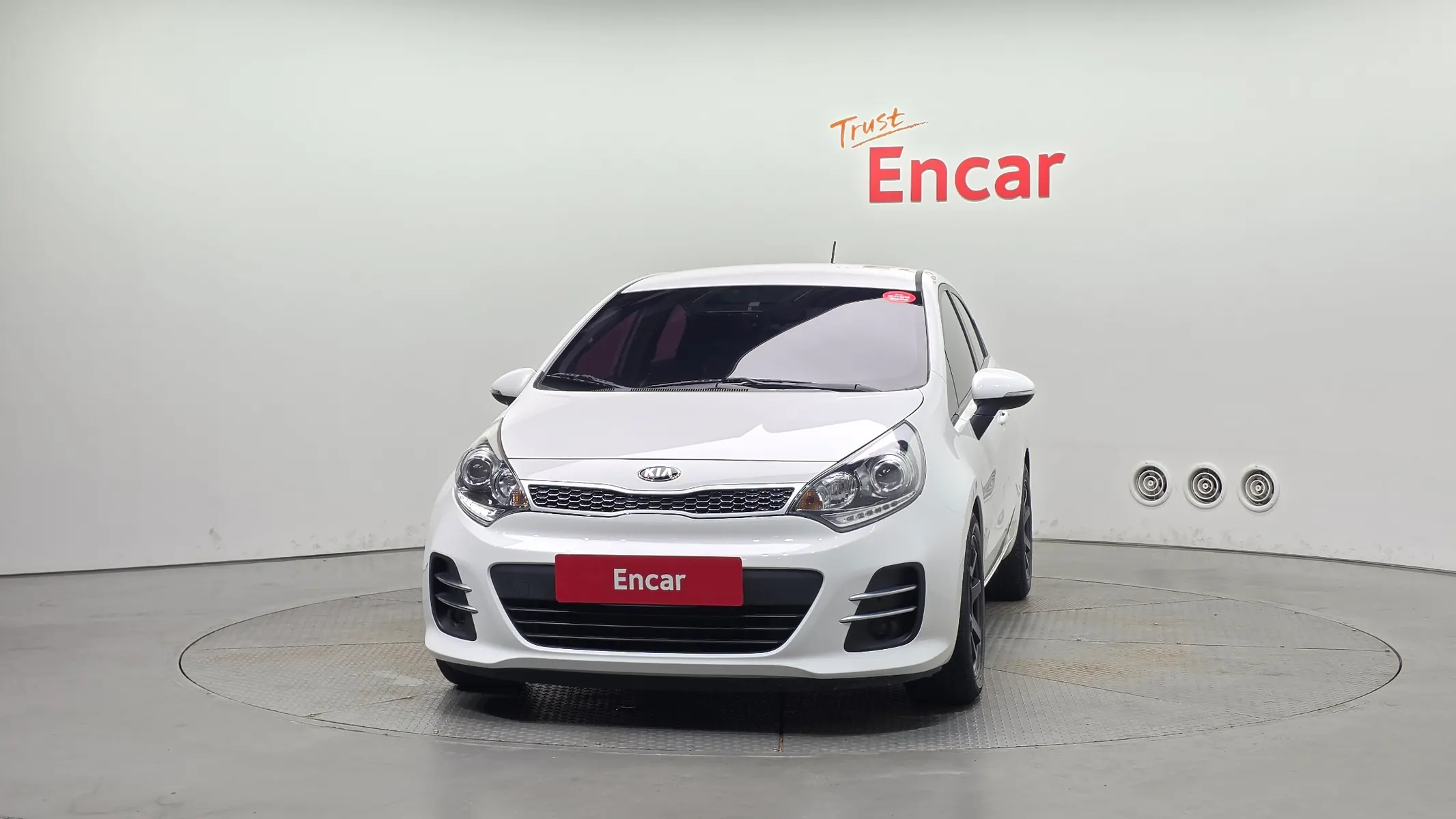 Kia 프라이드 1.4 2015 2/5