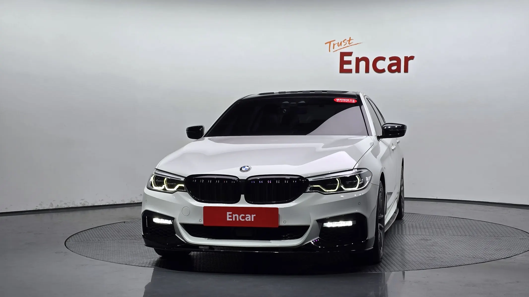 BMW 5 Series (G30) 530i M 2018 2/31