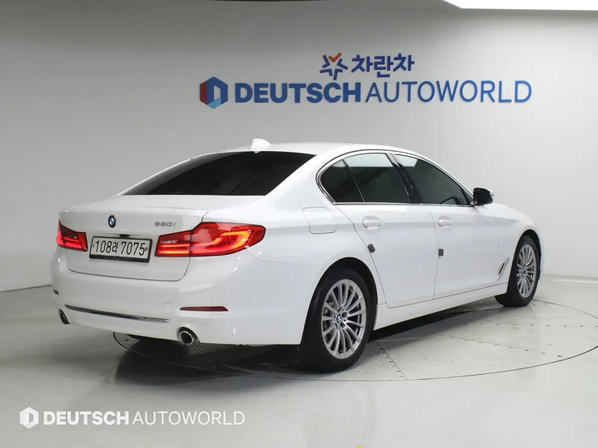 BMW 5 Series (G30) 520i 2020 2/27