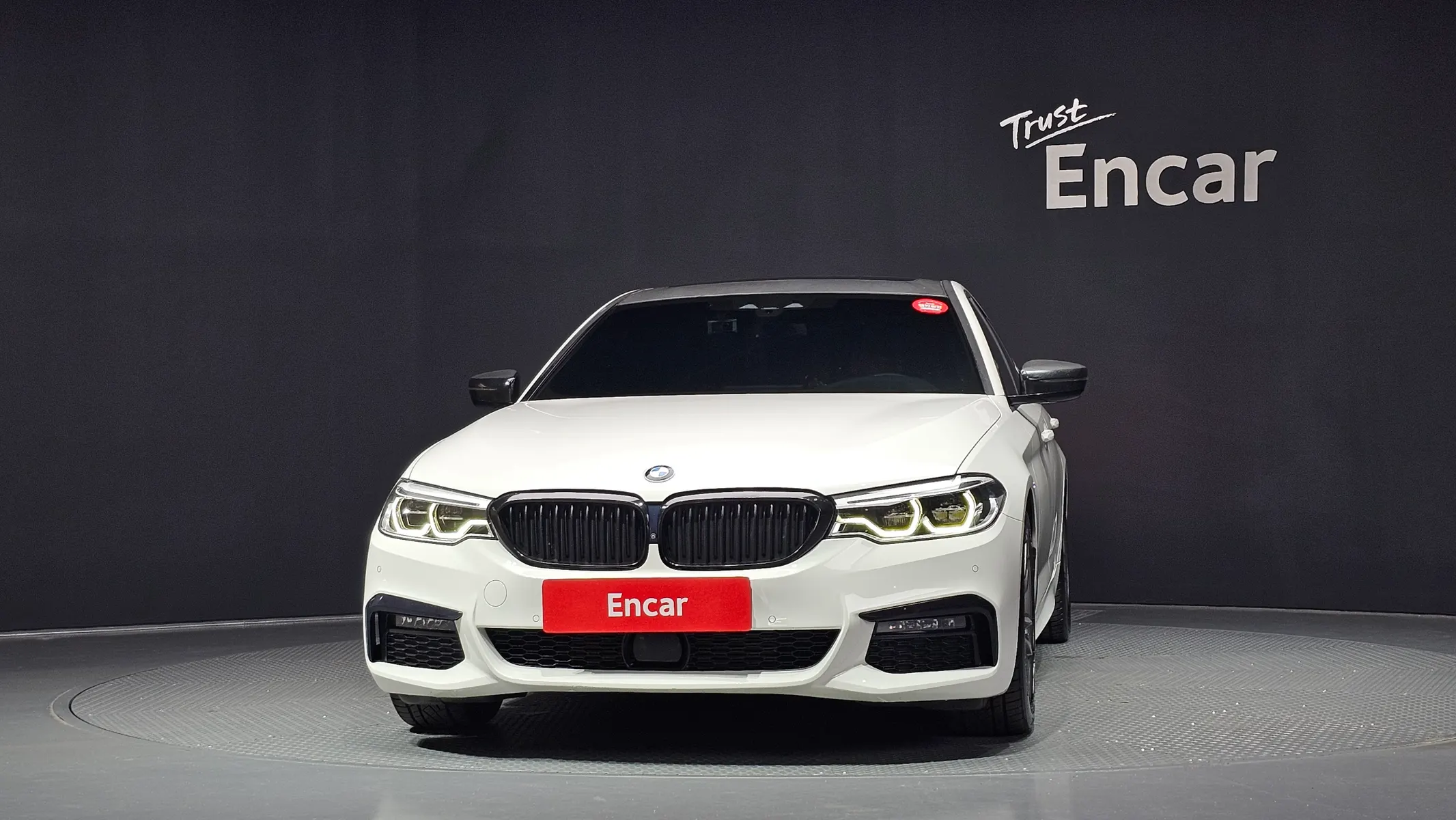 BMW 5 Series (G30) 520d M 2019 3/35