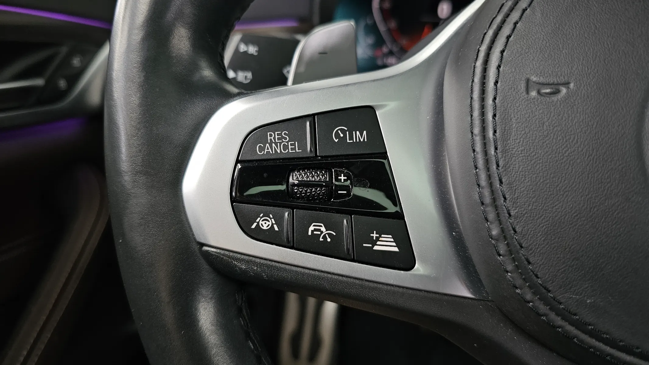 BMW 5 Series (G30) 520d M 2019 34/35