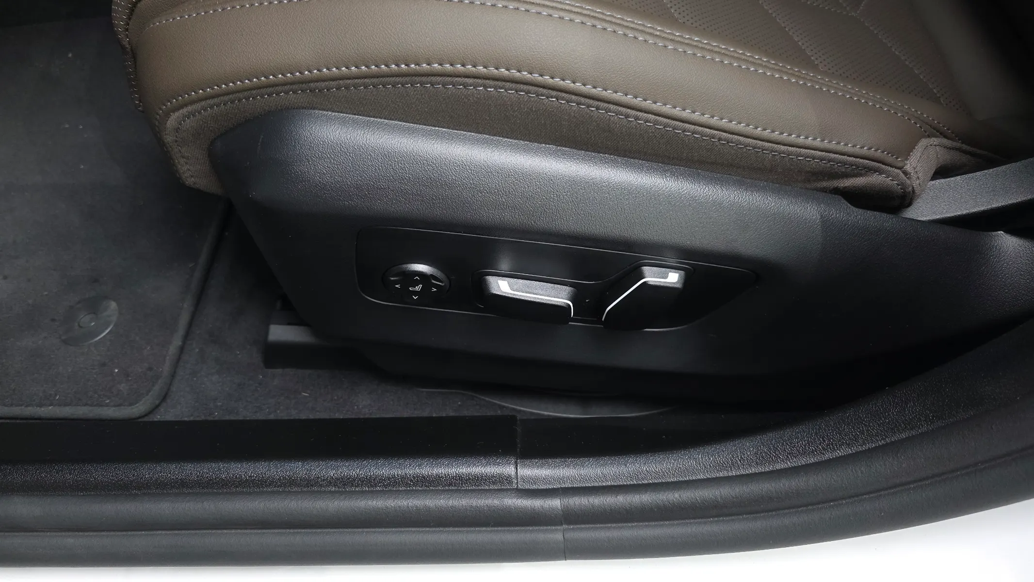 BMW 5 Series (G60) 520i M 2026 35/36