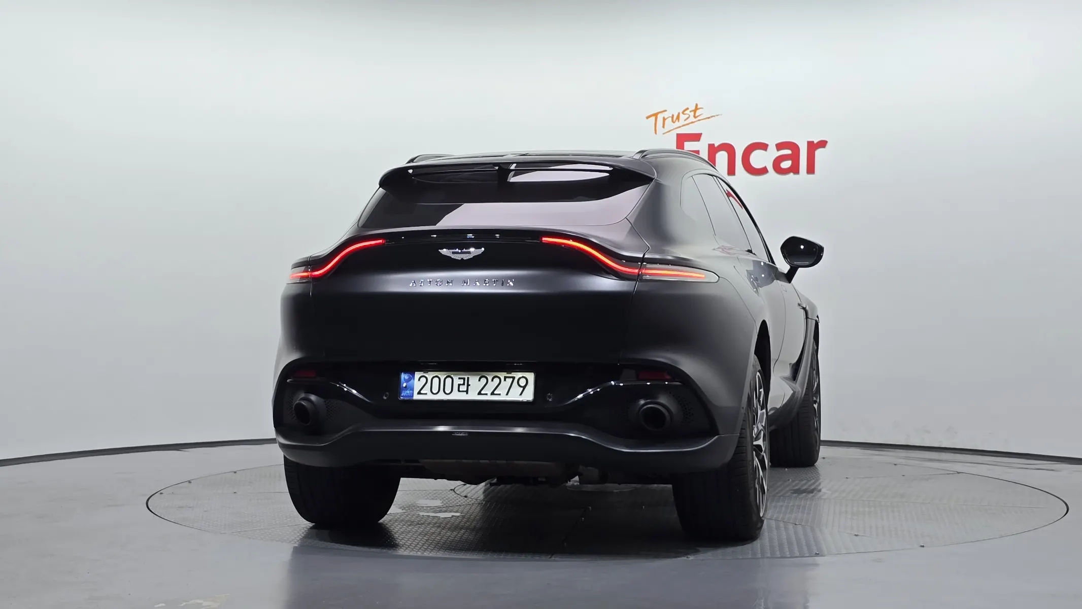 Aston Martin DBX 4.0 V8 2021 3/5