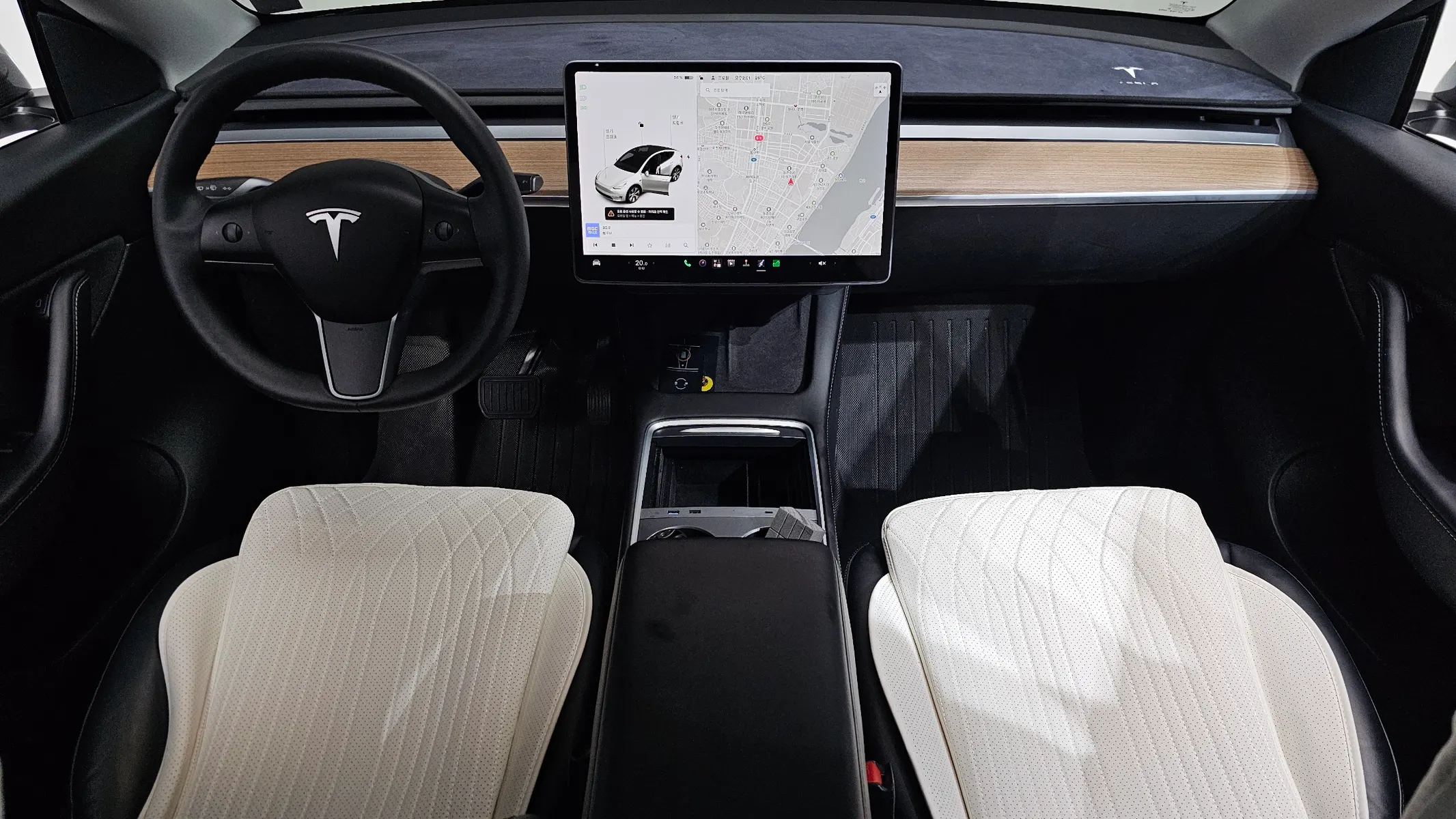Tesla Y AWD 2021 4/5