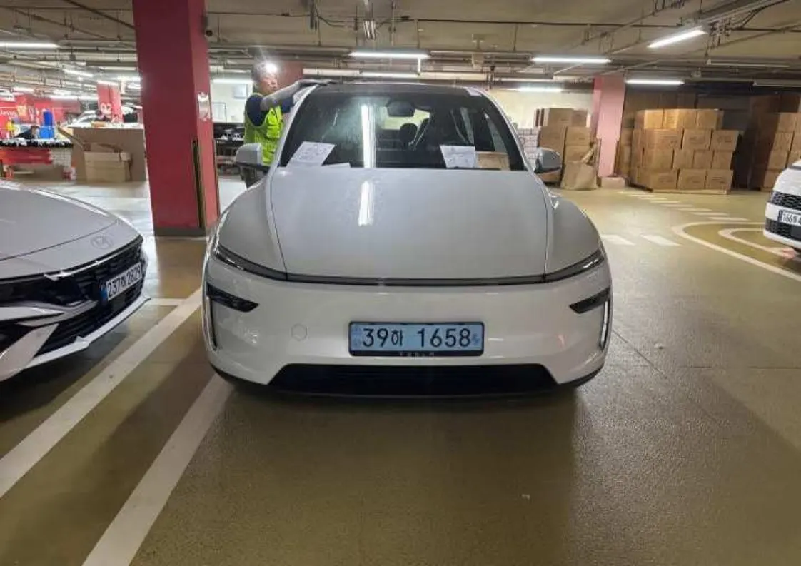 Tesla Y L AWD 2026 14/15