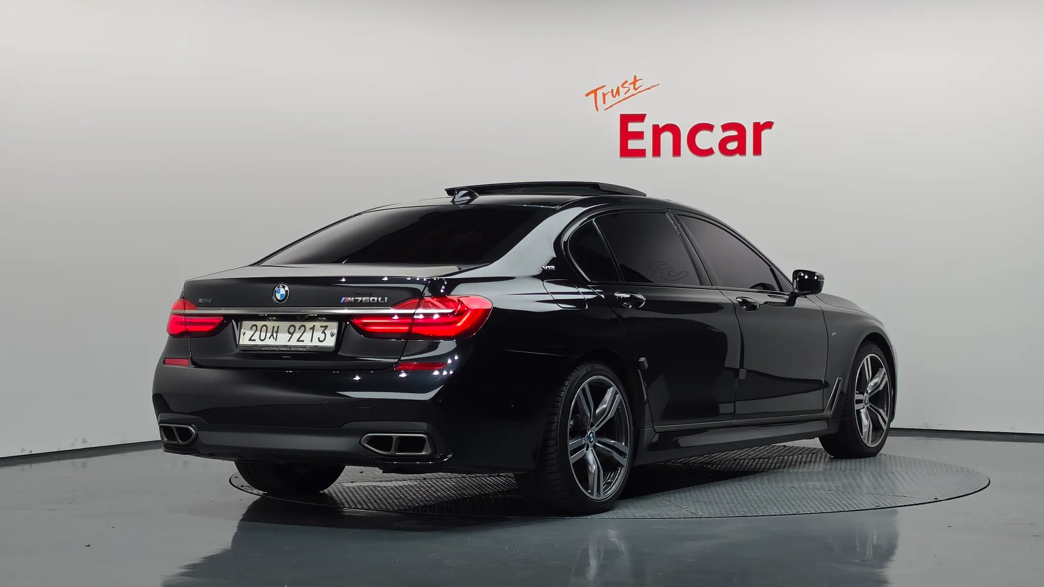 BMW 7 Series (G11) M760Li xDrive 2017 2/44