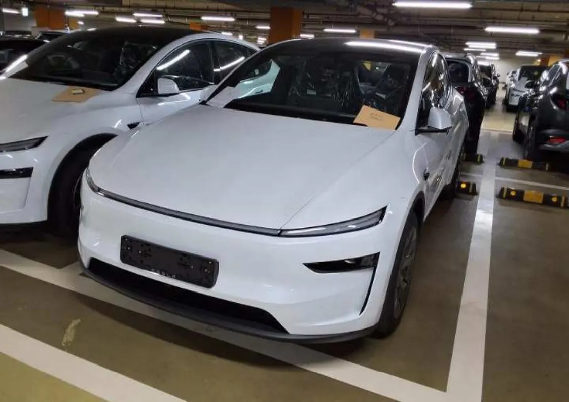 Tesla Y L AWD 2026 2/15