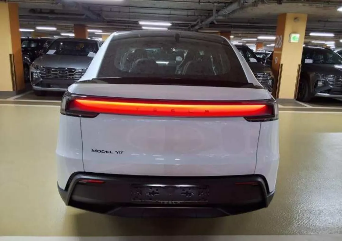 Tesla Y L AWD 2026 3/15