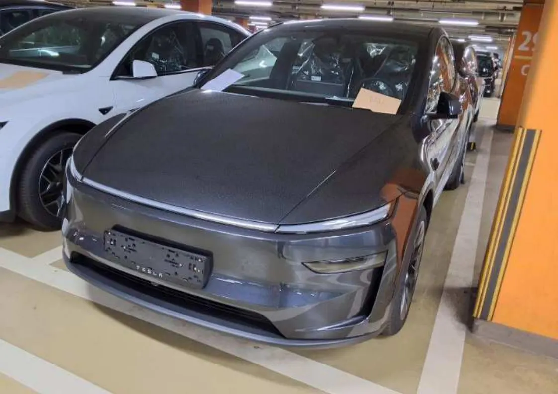 Tesla Y L AWD 2026 2/16