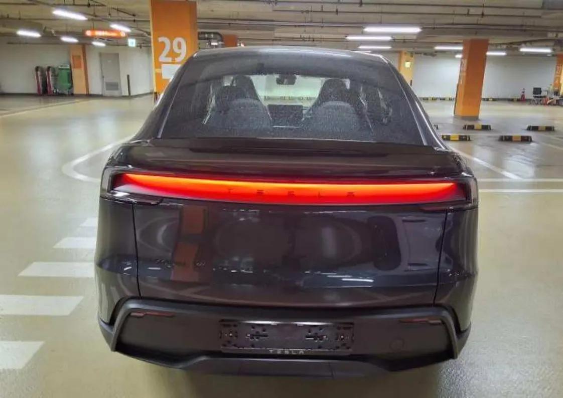 Tesla Y L AWD 2026 3/16