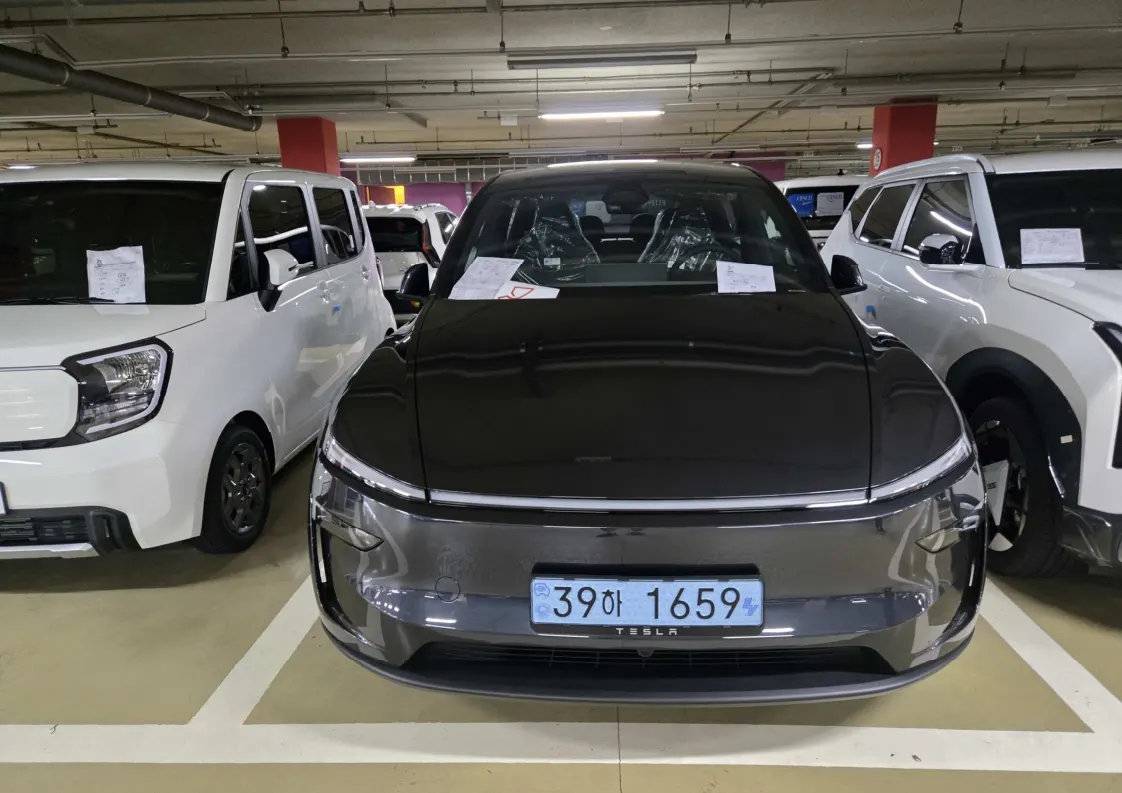 Tesla Y L AWD 2026 15/16
