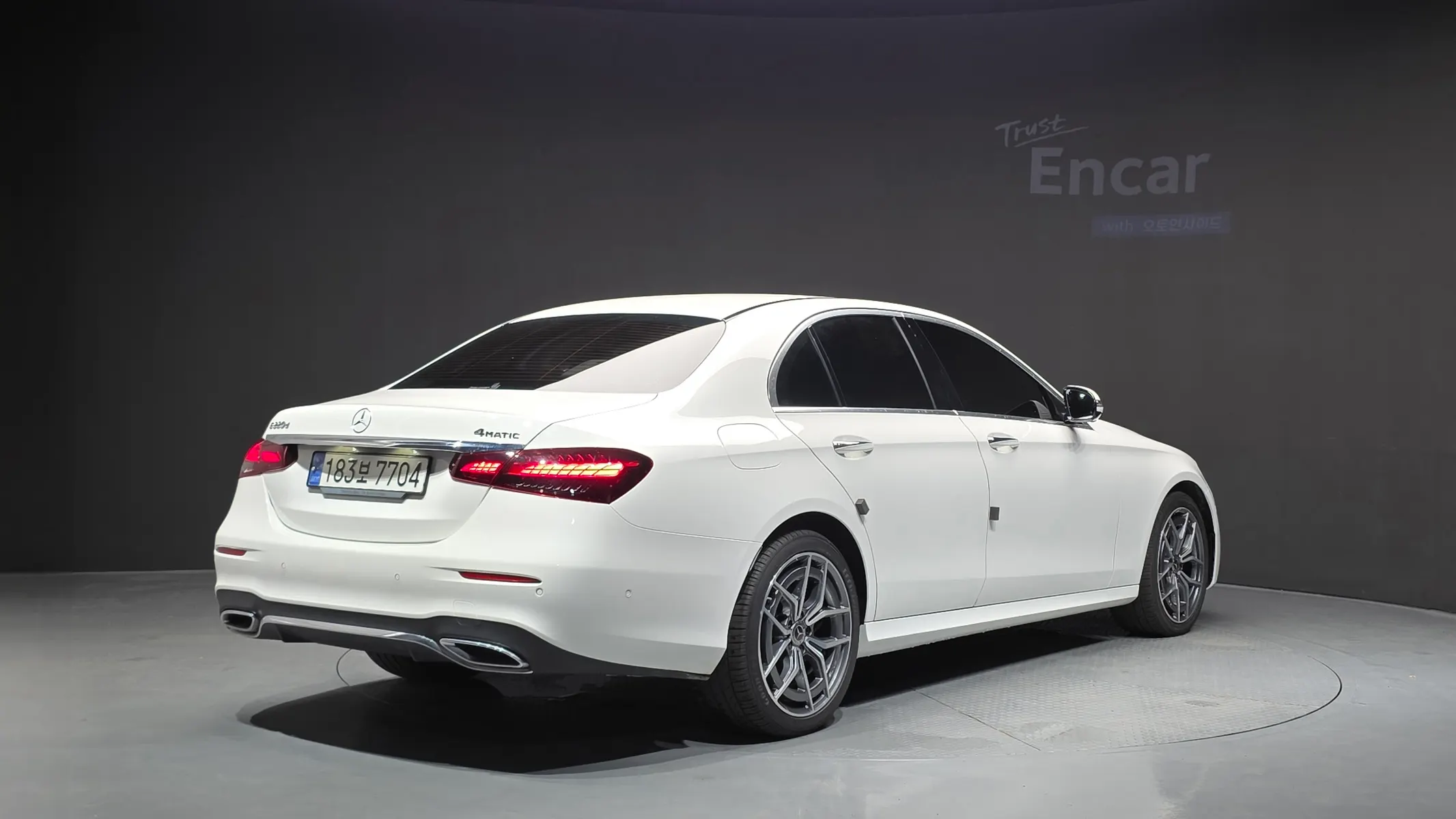 Mercedes-Benz E-Class W213 E220d 4MATIC AMG Line 2023 2/35