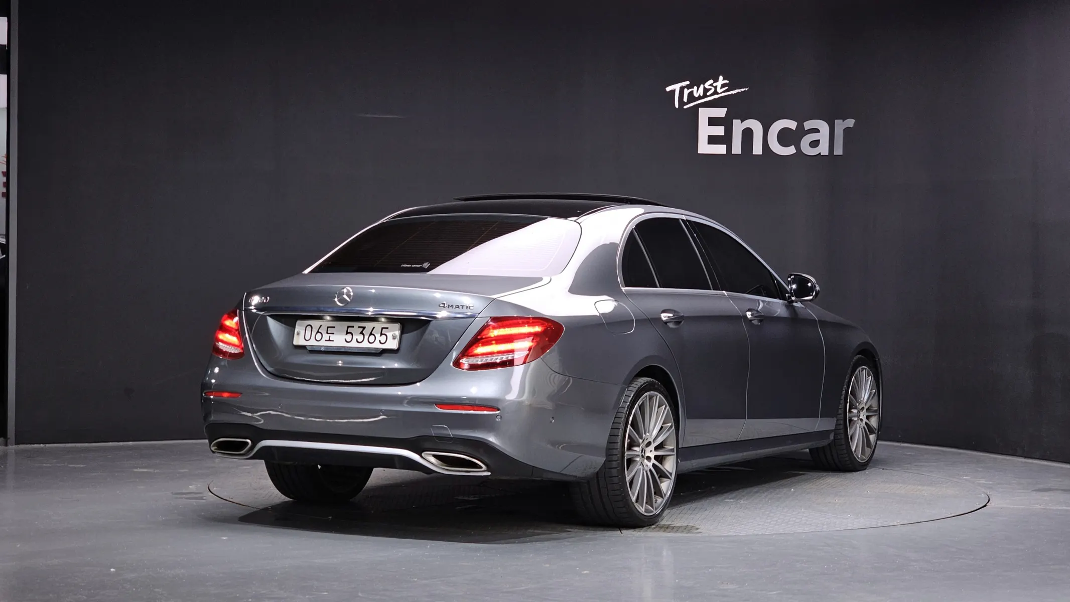 Mercedes-Benz E-Class W213 E300 4MATIC AMG Line 2017 2/21