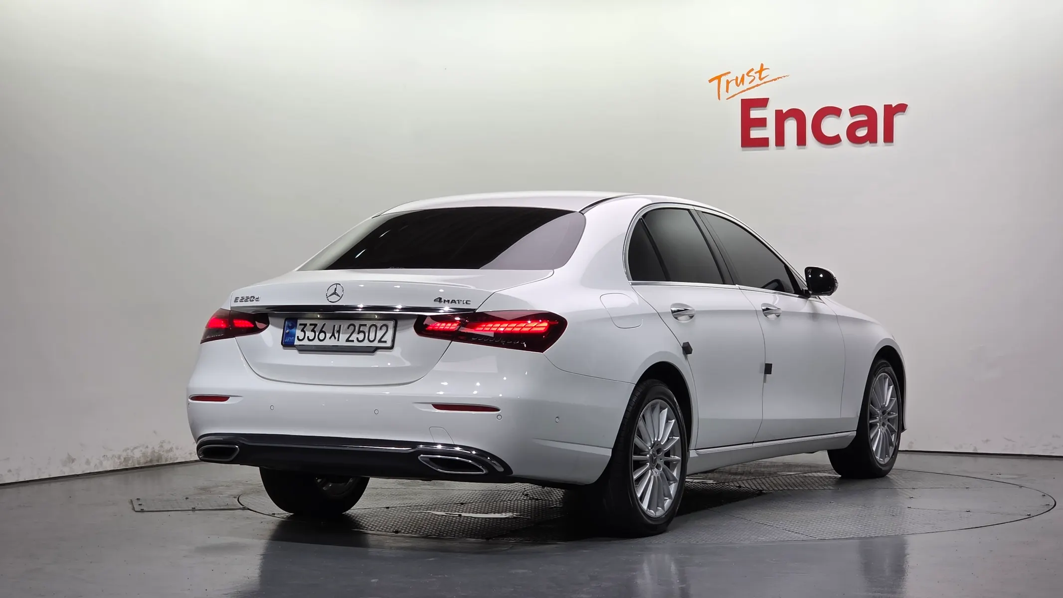 Mercedes-Benz E-Class W213 E220d 4MATIC 2023 2/37