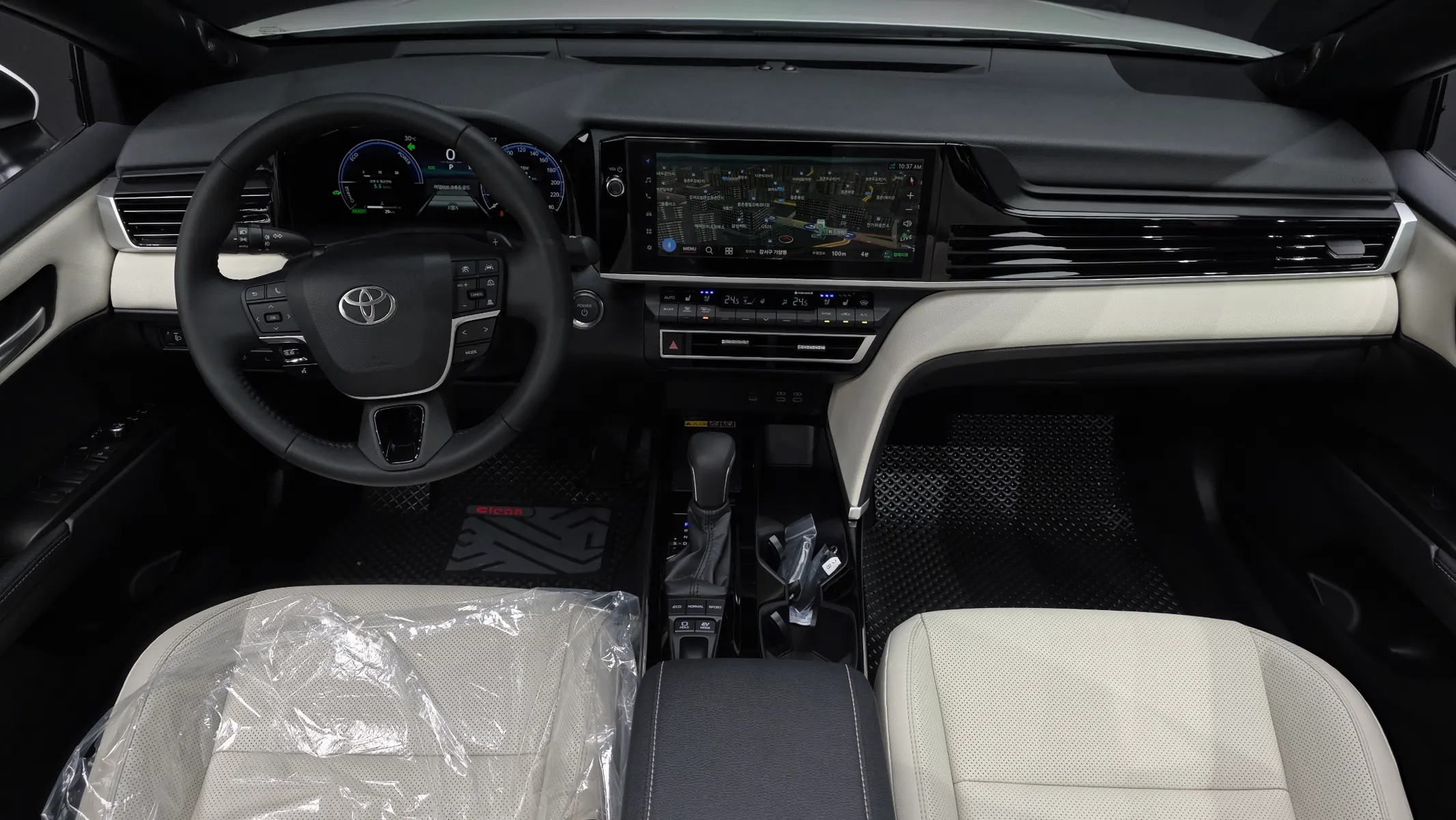 Toyota (XV80) 2.5 XLE 2026 4/5
