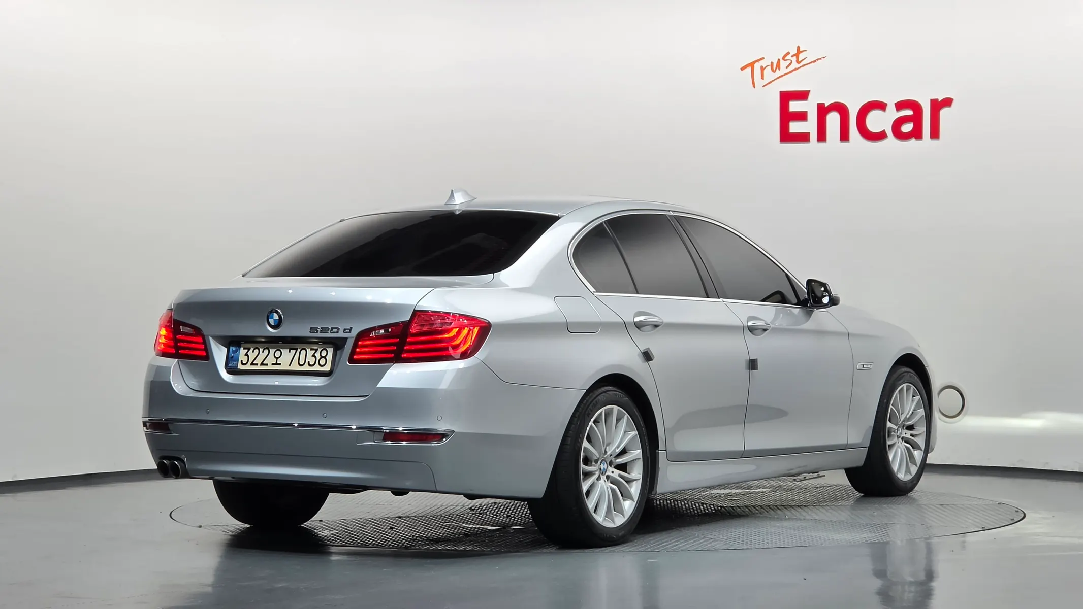 BMW 5 Series (F10) 520d 2014 2/21