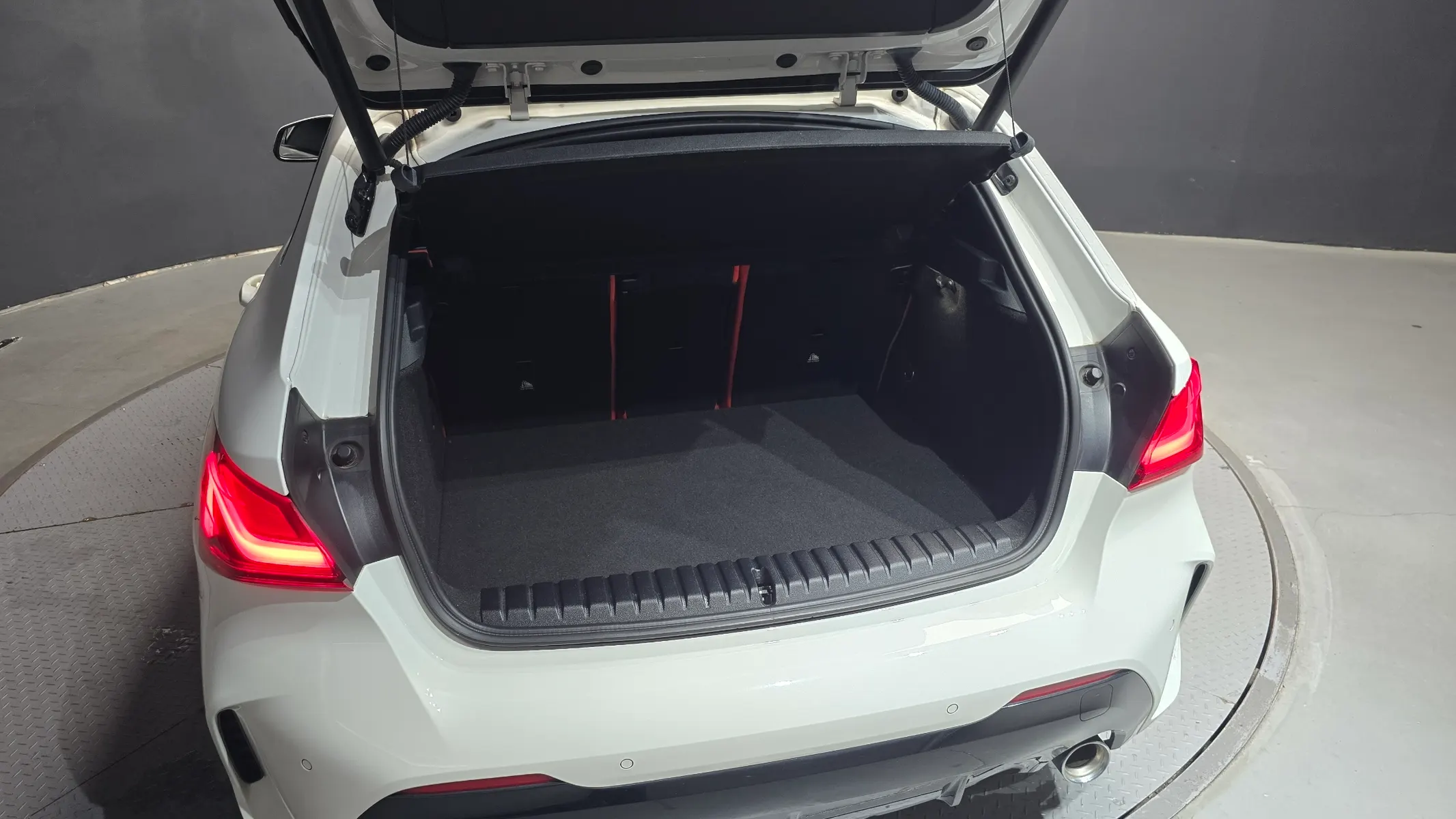 BMW 1 Series (F40) 118d M 2021 30/31