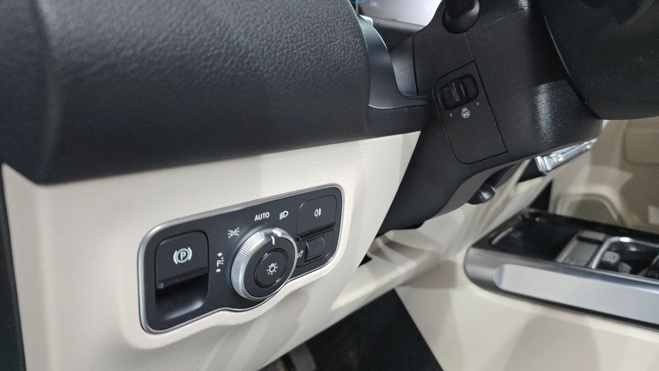 Mercedes-Benz GLB-Class X247 GLB220 2021 30/31