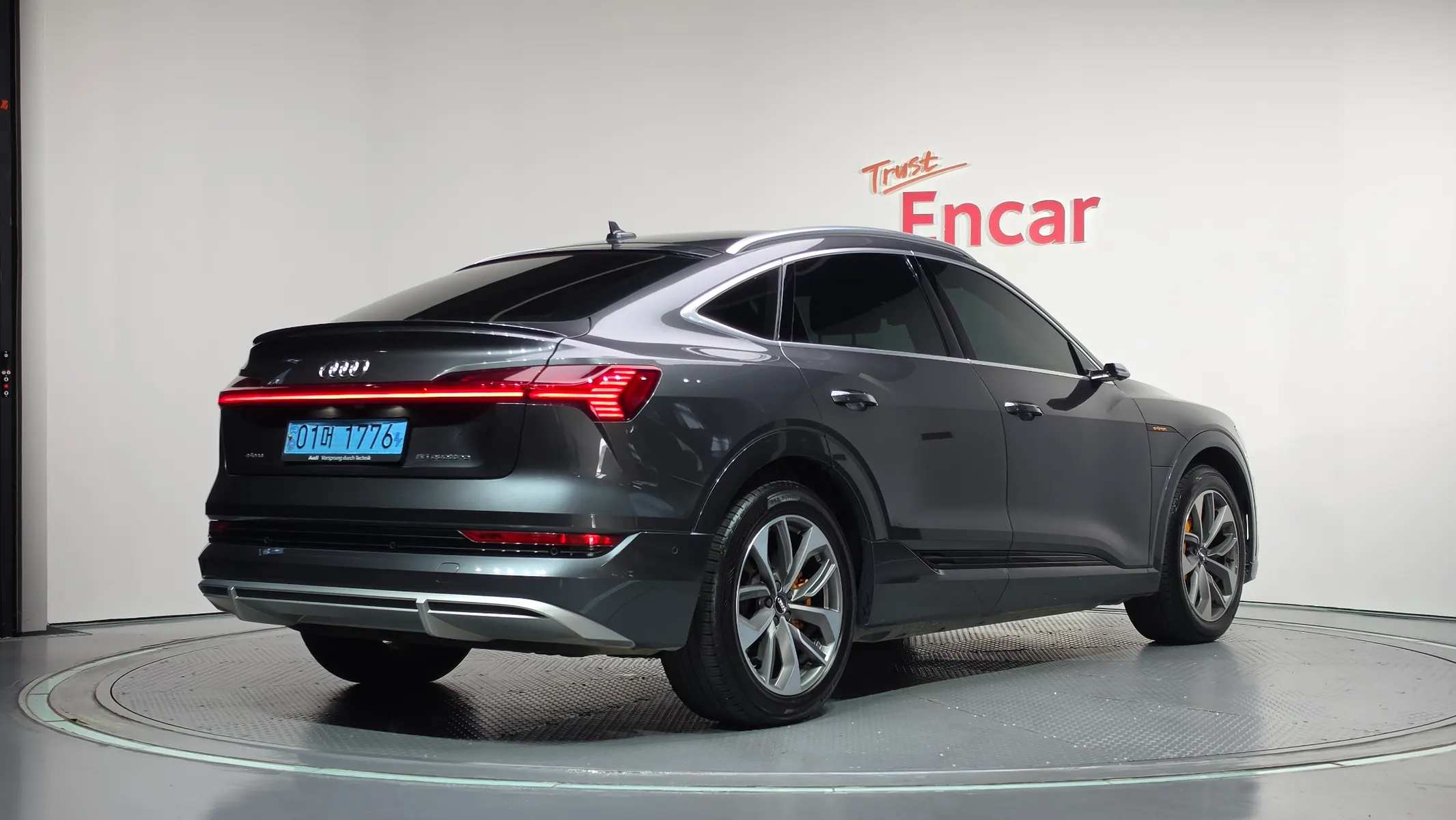 Audi e- 55 2021 2/35