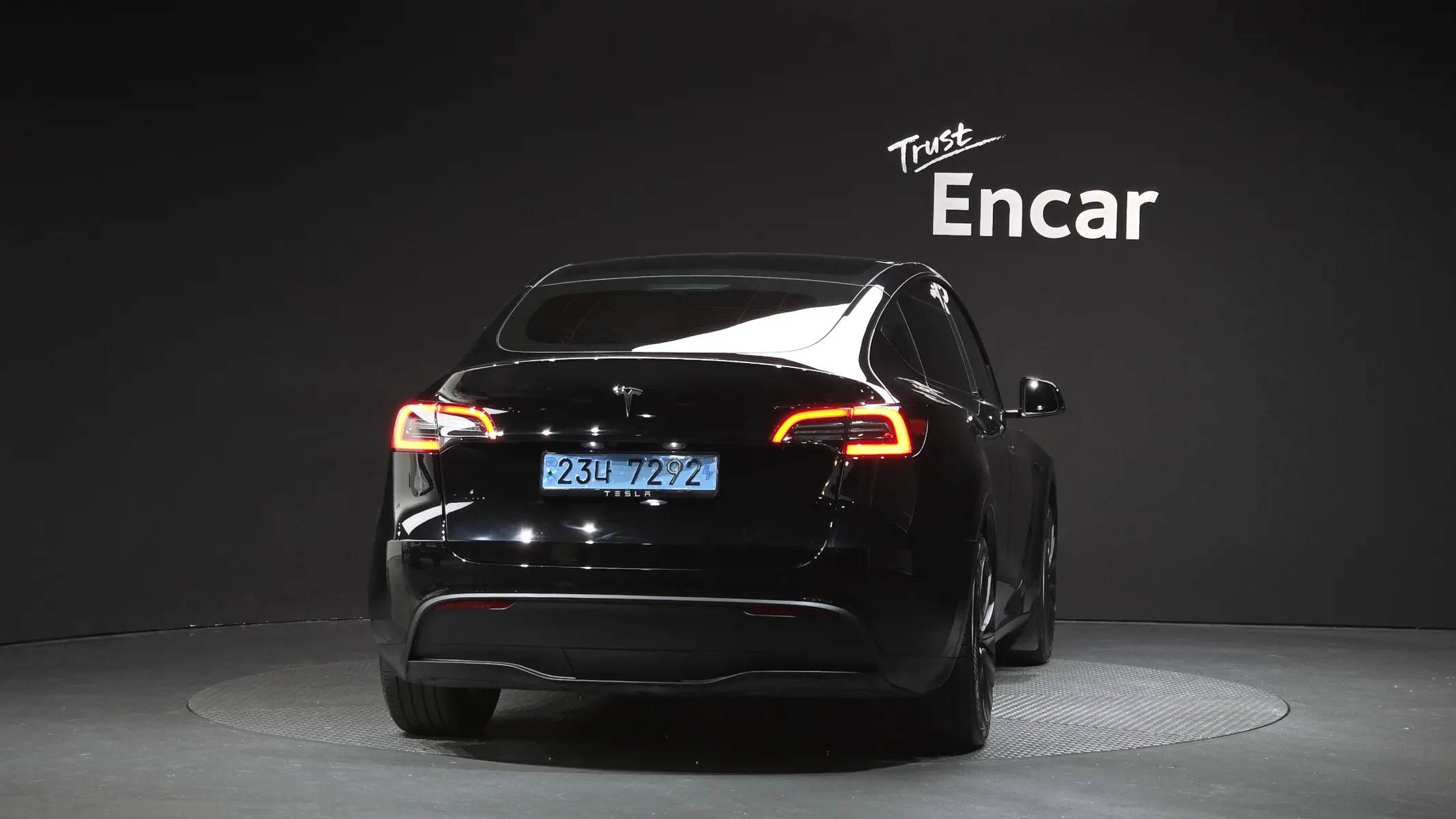 Tesla Y RWD 2023 3/5
