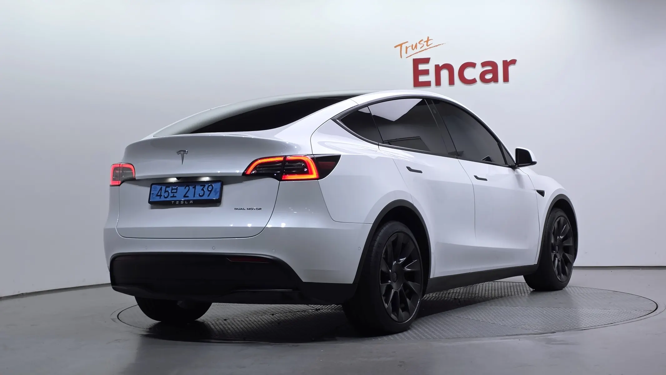 Tesla Y AWD 2022 2/31