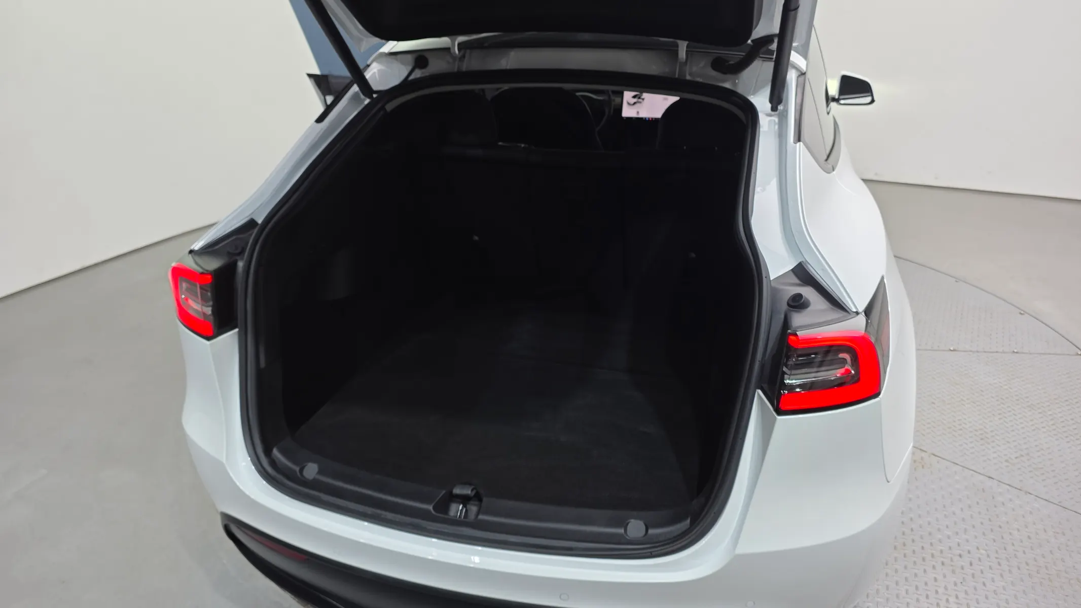 Tesla Y AWD 2022 30/31